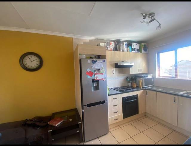 2 BEDROOM TOWNHOUSE FOR SALE IN MEREDALE